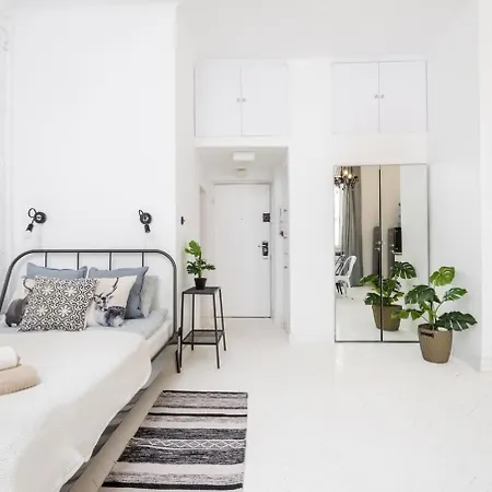 Honeydew Center Apartment *