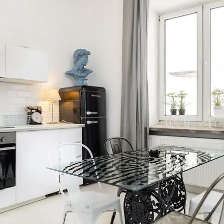 Honeydew Center Apartment *